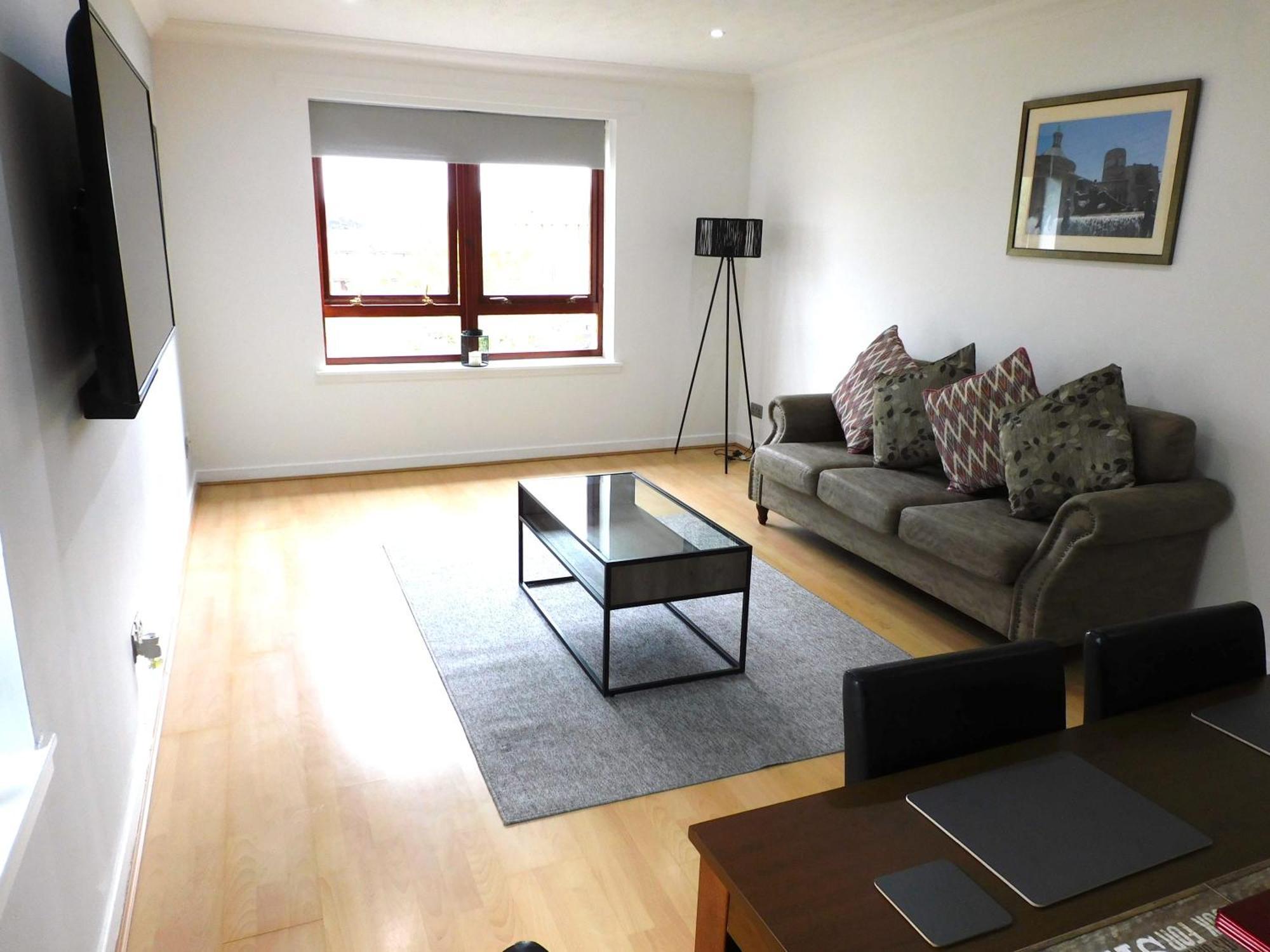 Charming 2 Bed Close To And Sec Hydro Appartement